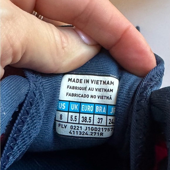 Womans size 8 mizuno wave running shoe - Picture 8 of 9